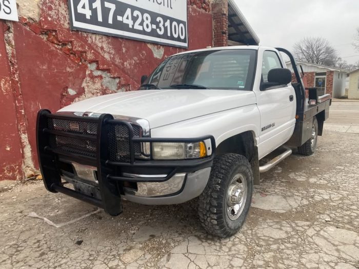 2001 Dodge Ram 2500 4X4 - Deweeze Bed (Electric over Hydraulic) - $14,995 - Image 2