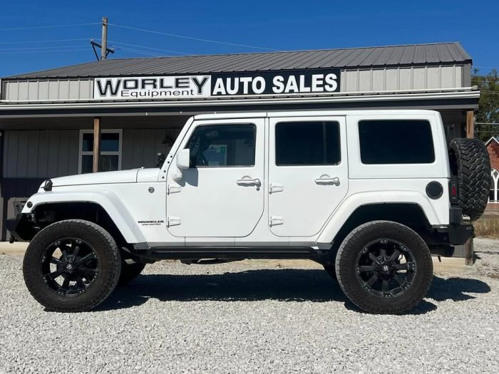 2015 Jeep Sahara 4X4 V6 - 4 door - $23,900