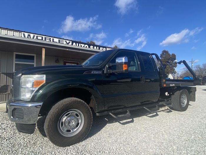 2015 Ford F-250 SuperCab 4X4 w/Engine Driven Hydrabed -  $26,995 - Image 2