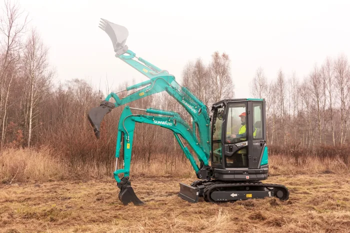Sunward SWE25UF Excavator - W/Cab $33,900 - W/O Cab - $31,900 - Image 2