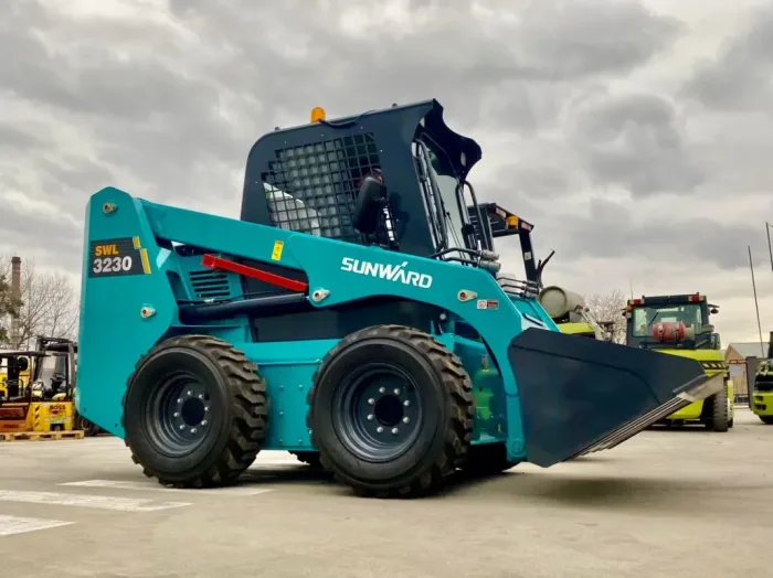 SUNWARD SWL3230 (Rubber Tire) - $45,900 - Image 2