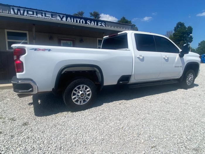 2023 Chevrolet 2500 Crew Cab 4X4 - $36,900 - Image 3