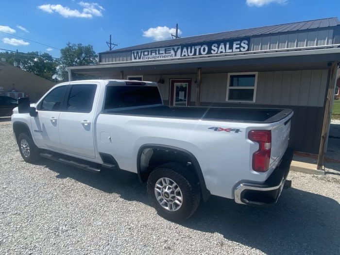 2023 Chevrolet 2500 Crew Cab 4X4 - $36,900 - Image 7