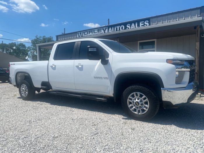2023 Chevrolet 2500 Crew Cab 4X4 - $36,900