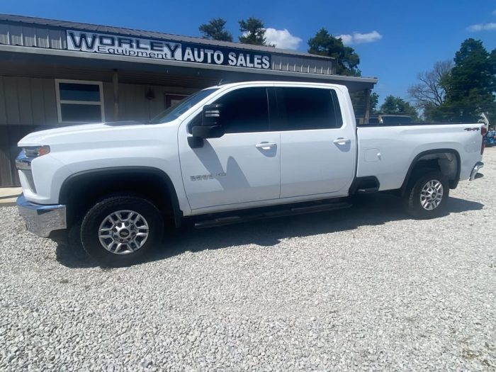 2023 Chevrolet 2500 Crew Cab 4X4 - $36,900 - Image 5