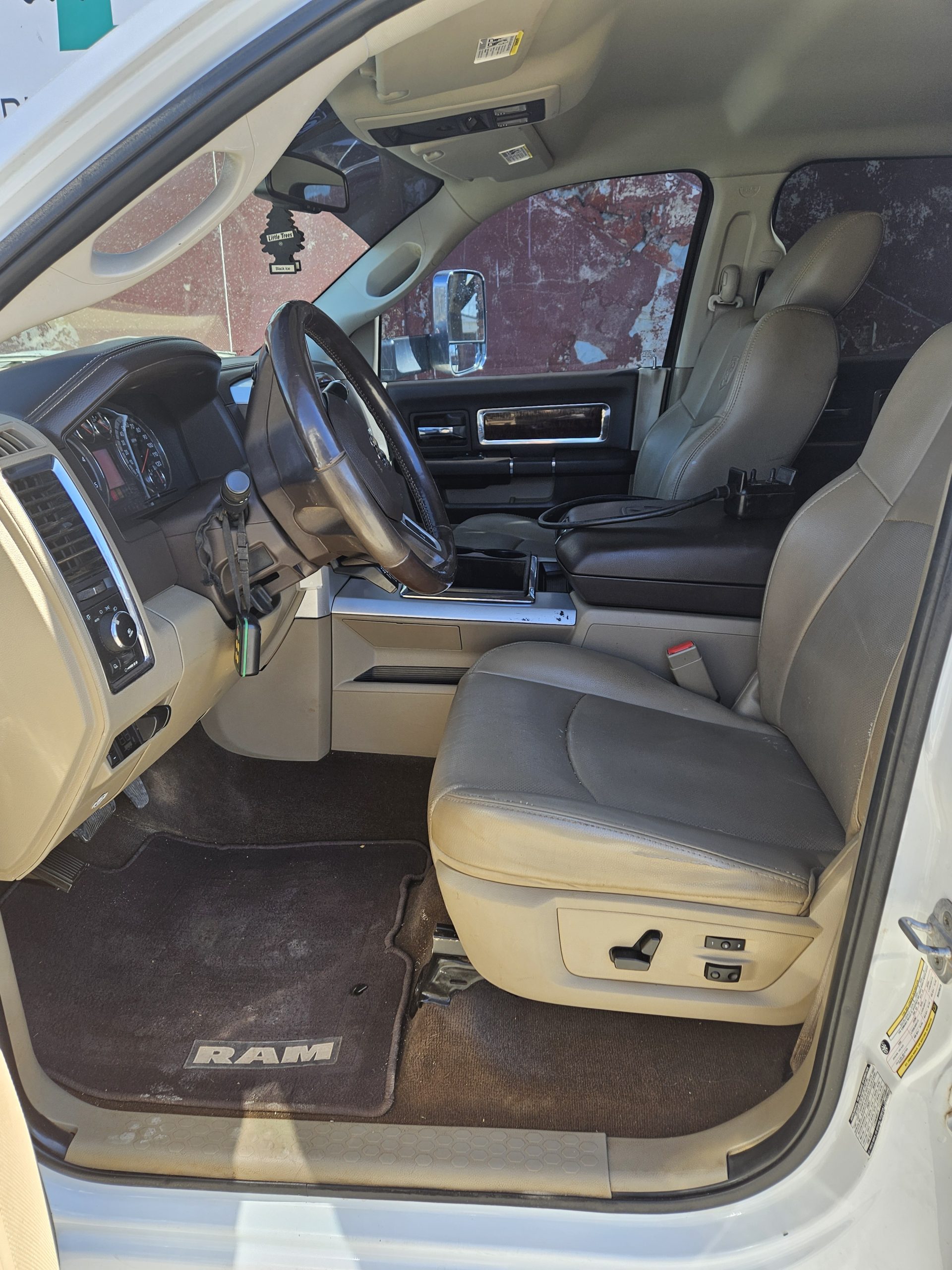 2011 RAM 3500, DUALLY, CREW, CAB, LARAMIE, BUTLER ARM BED - Image 6